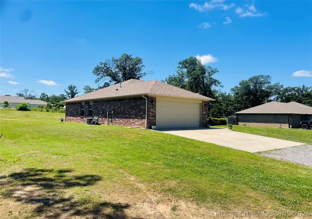 Photo 3 of Sale Pending at 12939 W Hawthorne Ln, Tahlequah, OK 74464 | MLS# 2620203 | Listing updated on 2026-08-29