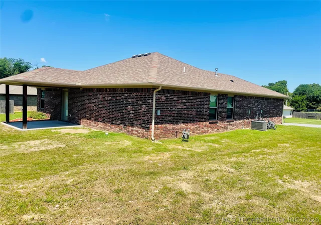 Photo 3 of Sale Pending at 12939 W Hawthorne Ln, Tahlequah, OK 74464 | MLS# 2620203 | Listing updated on 2026-08-29