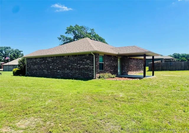 Photo 4 of Sale Pending at 12939 W Hawthorne Ln, Tahlequah, OK 74464 | MLS# 2620203 | Listing updated on 2026-08-29
