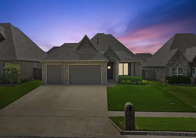 Photo 2 of Single family home for sale at 8110 N 77 Eastavenue, Owasso, OK 74055 | MLS# 2620274 | Listing updated on 2026-10-20