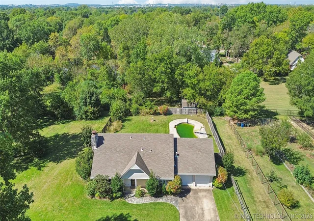 Photo 2 of Sale Pending at 6712 S 136th Avenue E, Broken Arrow, OK 74012 | MLS# 2619754 | Listing updated on 2026-09-22