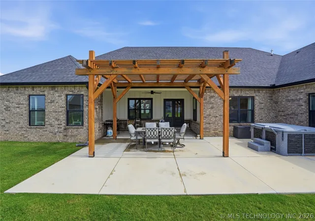 Photo 2 of Single family home for sale at 106 W 167th Street S, Glenpool, OK 74033 | MLS# 2619530 | Listing updated on 2026-09-20