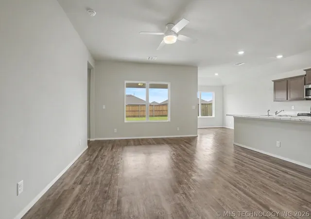 Photo 3 of Sale Pending at 8517 E 163rd Street S, Bixby, OK 74008 | MLS# 2620444 | Listing updated on 2026-09-11