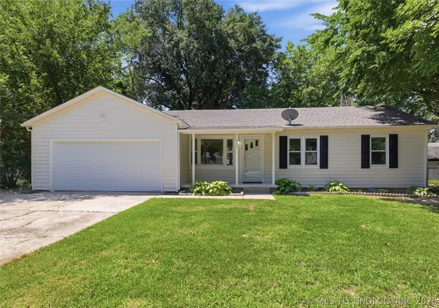 Photo 2 of Sale Pending at 111 Irving St, Pryor, OK 74361 | MLS# 2620507 | Listing updated on 2026-09-15