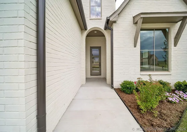 Photo 2 of Sale Pending at 14271 S Delaware Pl, Bixby, OK 74008 | MLS# 2620610 | Listing updated on 2026-09-10