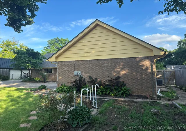 Photo 3 of Sale Pending at 3133 E 79th Street S, Tulsa, OK 74136 | MLS# 2619067 | Listing updated on 2026-09-04