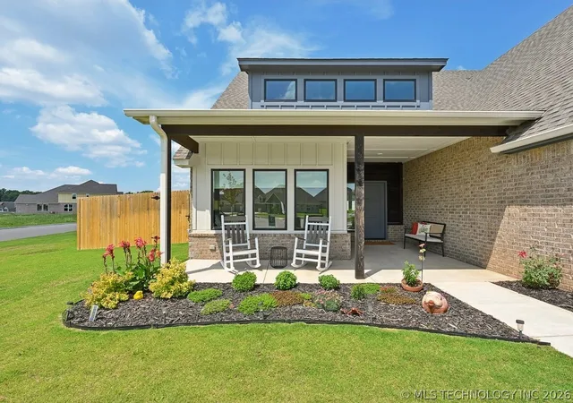 Photo 2 of Single family home for sale at 1617 N 72nd Street, Broken Arrow, OK 74014 | MLS# 2620268 | Listing updated on 2026-09-28