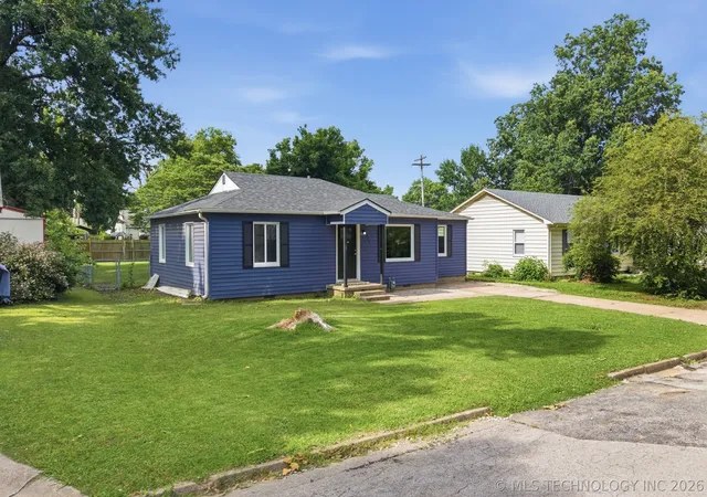 Photo 2 of Single family home for sale at 213 E 12th Place, Claremore, OK 74017 | MLS# 2617652 | Listing updated on 2026-08-31