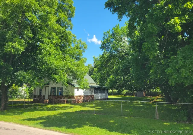 Photo 4 of Sale Pending at 1001 West 14th, Ada, OK 74820 | MLS# 2620883 | Listing updated on 2026-09-11