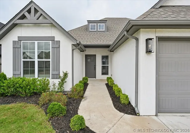 Photo 3 of Sale Pending at 13702 S 21st Street, Bixby, OK 74008 | MLS# 2620950 | Listing updated on 2026-10-05