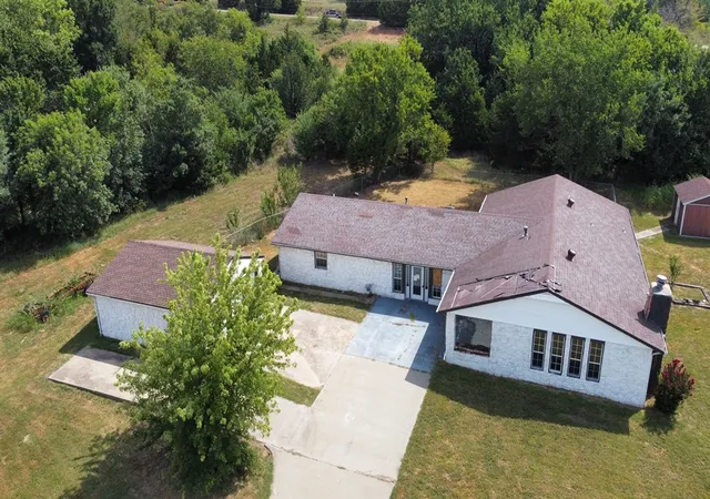 Photo 3 of Single family home for sale at 156 County Rd 3237, Bartlesville, OK 74003 | MLS# 2621060 | Listing updated on 2026-09-10