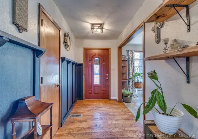 Photo 3 of Single family home for sale at 26 Lakeview Dr, Sand Springs, OK 74063 | MLS# 2620939 | Listing updated on 2026-09-14
