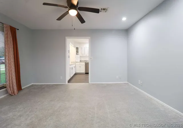 Photo 5 of Single family home for sale at 9527 E 34th Street, Tulsa, OK 74145 | MLS# 2620985 | Listing updated on 2026-08-31