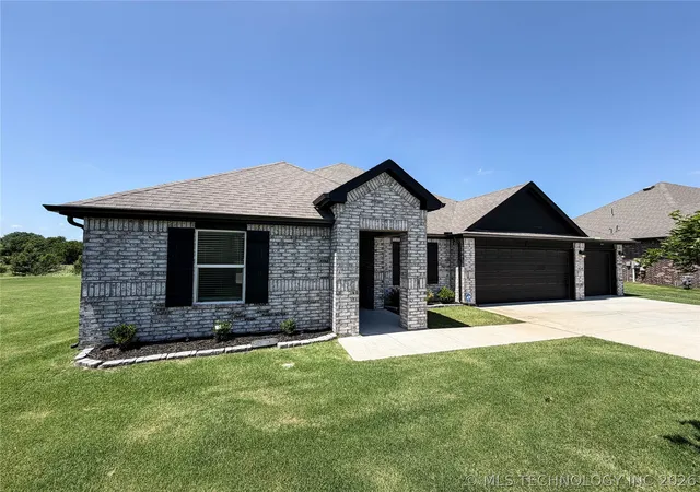 Photo 3 of Single family home for sale at 1507 Bluestem Dr, Bartlesville, OK 74006 | MLS# 2620152 | Listing updated on 2026-10-05