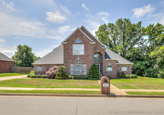 Photo 2 of Sale Pending at 614 W 37th Place, Sand Springs, OK 74063 | MLS# 2621265 | Listing updated on 2026-09-01