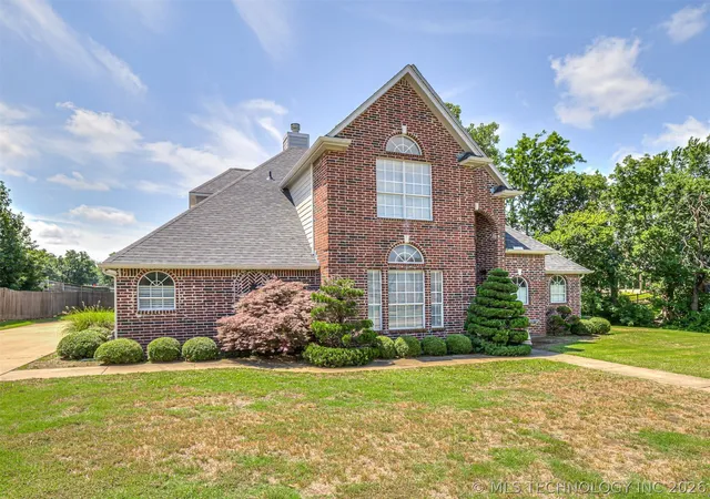 Photo 3 of Sale Pending at 614 W 37th Place, Sand Springs, OK 74063 | MLS# 2621265 | Listing updated on 2026-09-01