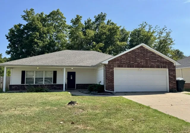 Photo 1 of Sale Pending at 1005 W 21st Street, Claremore, OK 74017 | MLS# 2621284 | Listing updated on 2026-09-15