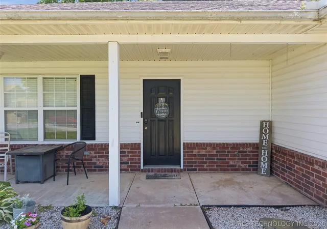 Photo 2 of Sale Pending at 1005 W 21st Street, Claremore, OK 74017 | MLS# 2621284 | Listing updated on 2026-09-15