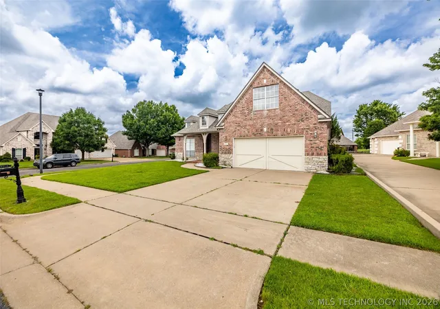 Photo 3 of Single family home for sale at 3701 N Narcissus Ave, Broken Arrow, OK 74012 | MLS# 2621562 | Listing updated on 2026-09-06