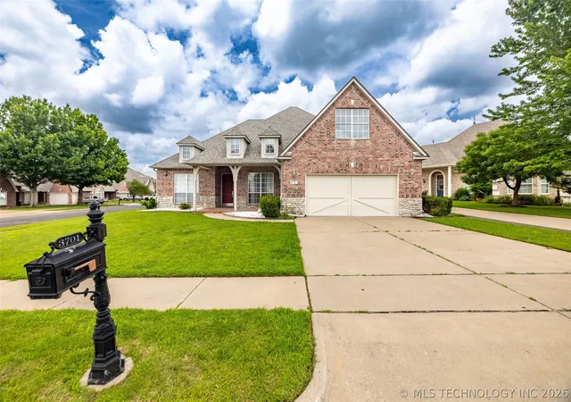 Photo 3 of Single family home for sale at 3701 N Narcissus Ave, Broken Arrow, OK 74012 | MLS# 2621562 | Listing updated on 2026-09-06