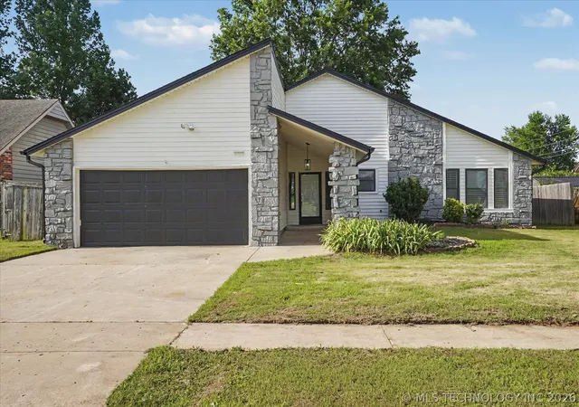 Photo 2 of Sale Pending at 2641 W Boston St, Broken Arrow, OK 74012 | MLS# 2620901 | Listing updated on 2026-09-14