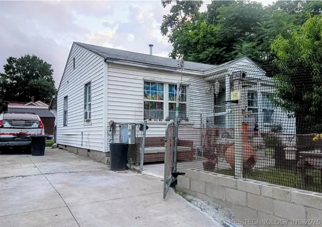 Photo 1 of Single family home for sale at 1827 W Archer St, Tulsa, OK 74127 | MLS# 2621658 | Listing updated on 2026-09-08