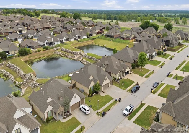 Photo 2 of Sale Pending at 5929 E 145th Street S, Bixby, OK 74008 | MLS# 2621663 | Listing updated on 2026-10-05