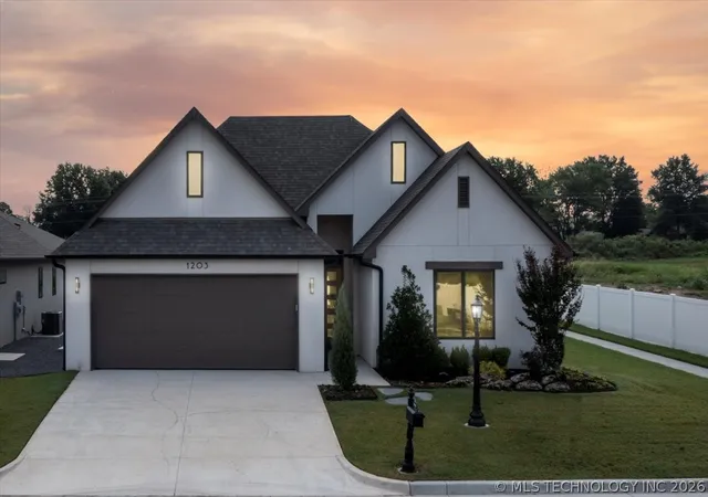 Photo 1 of Sale Pending at 1203 N 71st Place, Broken Arrow, OK 74014 | MLS# 2621502 | Listing updated on 2026-09-21