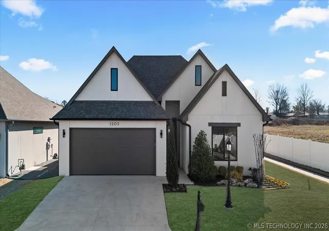 Photo 2 of Sale Pending at 1203 N 71st Place, Broken Arrow, OK 74014 | MLS# 2621502 | Listing updated on 2026-09-21