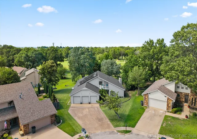 Photo 1 of Single family home for sale at 201 Clear Ridge Ct, Bartlesville, OK 74006 | MLS# 2605417 | Listing updated on 2026-09-06