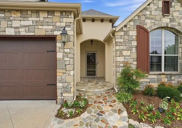 Photo 2 of Sale Pending at 8409 S Olympia Ave, Tulsa, OK 74132 | MLS# 2621576 | Listing updated on 2026-10-06