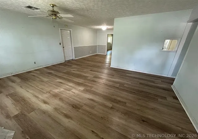 Photo 3 of Single family home for sale at 904 Se 2nd Street, Pryor, OK 74361 | MLS# 2621804 | Listing updated on 2026-10-07