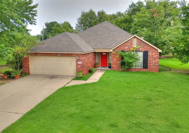 Photo 2 of Sale Pending at 1635 N Greenwood Pl, Tulsa, OK 74106 | MLS# 2621723 | Listing updated on 2026-08-29