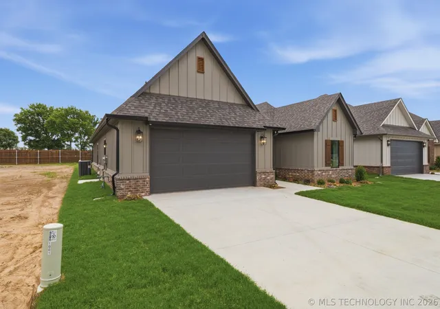 Photo 3 of Single family home for sale at 1005 S Chickasaw St, Skiatook, OK 74070 | MLS# 2621843 | Listing updated on 2026-09-14