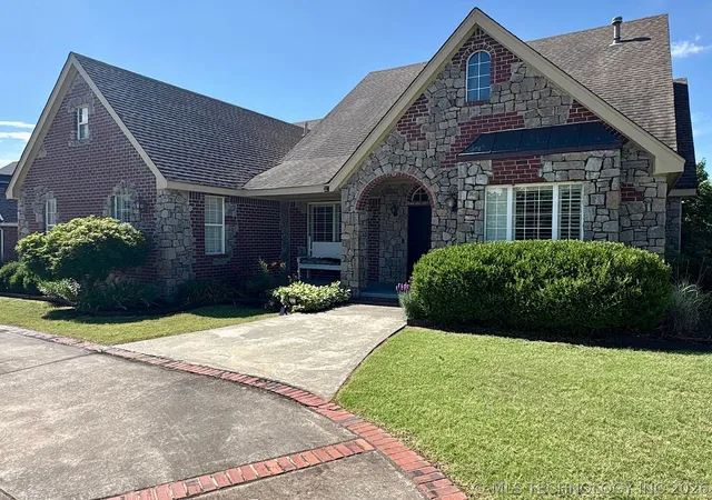 Photo 1 of Sale Pending at 1025 E 13th Street, Cushing, OK 74023 | MLS# 2621487 | Listing updated on 2026-09-03