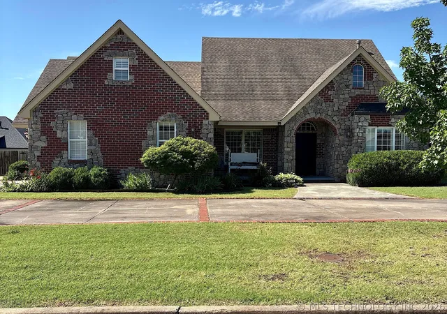 Photo 4 of Sale Pending at 1025 E 13th Street, Cushing, OK 74023 | MLS# 2621487 | Listing updated on 2026-09-03