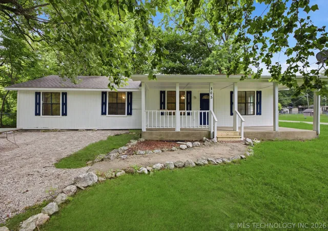 Photo 1 of Single family home for sale at 105 S Old Main St, Coweta, OK 74429 | MLS# 2621291 | Listing updated on 2026-09-03