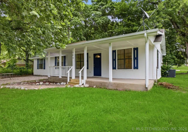 Photo 2 of Single family home for sale at 105 S Old Main St, Coweta, OK 74429 | MLS# 2621291 | Listing updated on 2026-09-03