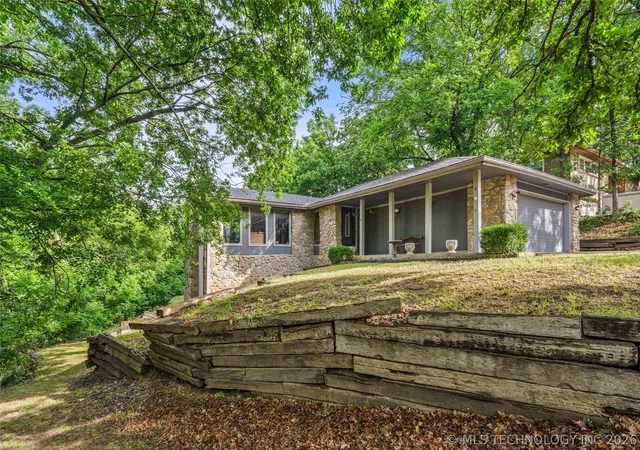 Photo 3 of Single family home for sale at 1329 Oakdale Dr, Bartlesville, OK 74006 | MLS# 2619221 | Listing updated on 2026-09-21