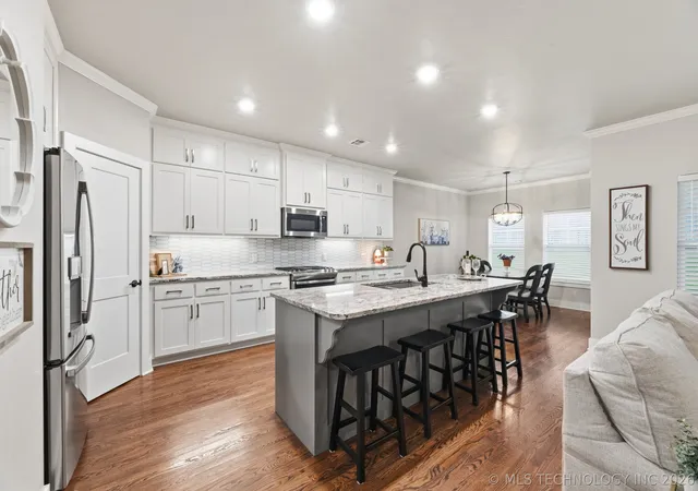 Photo 3 of Sale Pending at 8705 S Quanah Ave W, Tulsa, OK 74132 | MLS# 2622154 | Listing updated on 2026-09-10