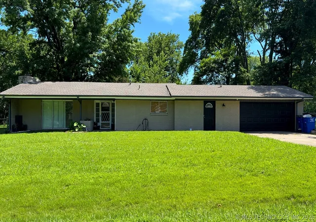 Photo 1 of Single family home for sale at 1014 Se 3rd Street, Wagoner, OK 74467 | MLS# 2622099 | Listing updated on 2026-10-05