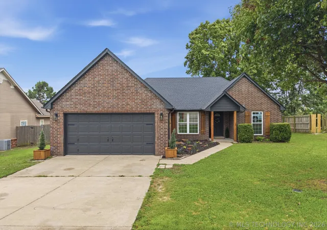 Photo 1 of Sale Pending at 1004 W Beech St, Skiatook, OK 74070 | MLS# 2622180 | Listing updated on 2026-09-10