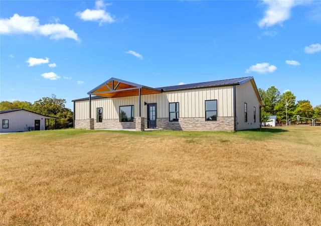 Photo 3 of Single family home for sale at 64 Reagan Dr, Eufaula, OK 74432 | MLS# 2621240 | Listing updated on 2026-09-10