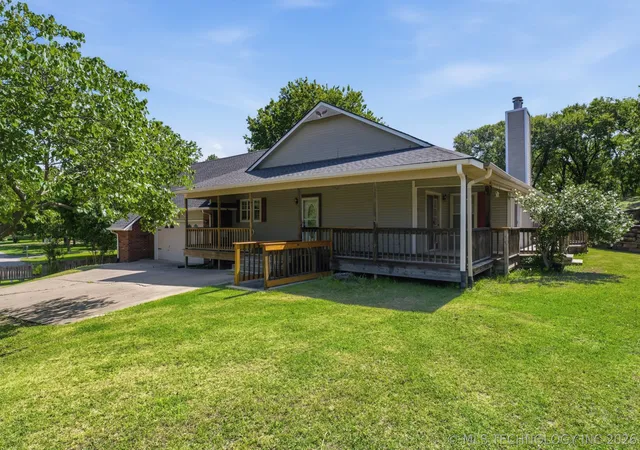 Photo 2 of Single family home for sale at 925 N Woodview Dr, Skiatook, OK 74070 | MLS# 2621763 | Listing updated on 2026-09-11