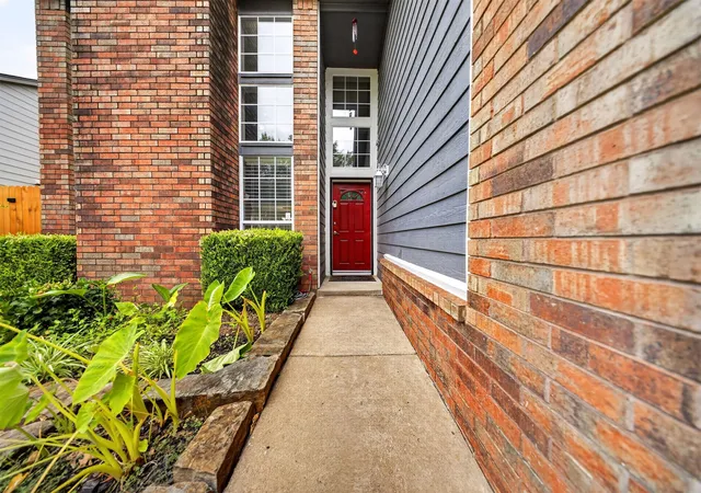 Photo 3 of Sale Pending at 8920 S Braden Ave, Tulsa, OK 74137 | MLS# 2622219 | Listing updated on 2026-09-14
