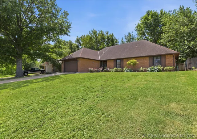 Photo 3 of Single family home for sale at 6920 E 99th Street, Tulsa, OK 74133 | MLS# 2622369 | Listing updated on 2026-09-07