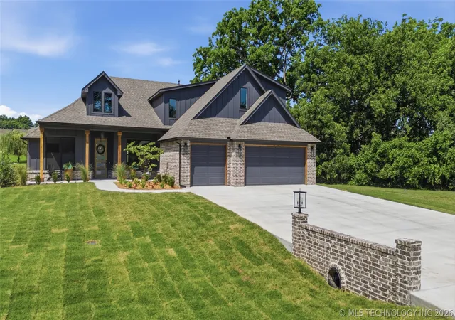 Photo 1 of Single family home for sale at 18236 S Clear Crk Ct, Claremore, OK 74017 | MLS# 2622574 | Listing updated on 2026-08-31