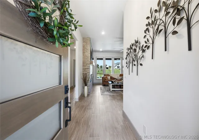 Photo 3 of Single family home for sale at 18236 S Clear Crk Ct, Claremore, OK 74017 | MLS# 2622574 | Listing updated on 2026-08-31