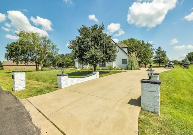 Photo 3 of Single family home for sale at 8241 N 69th Eastavenue, Owasso, OK 74055 | MLS# 2622508 | Listing updated on 2026-09-07