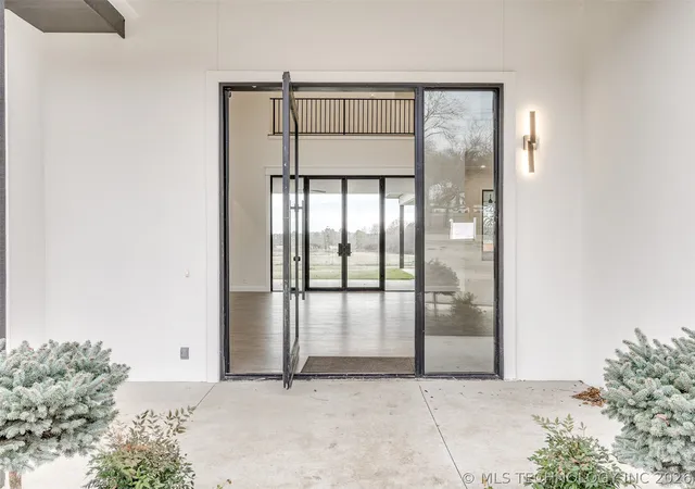 Photo 2 of Mansion for sale at 3022 W 81st Street, Tulsa, OK 74132 | MLS# 2622596 | Listing updated on 2026-09-27